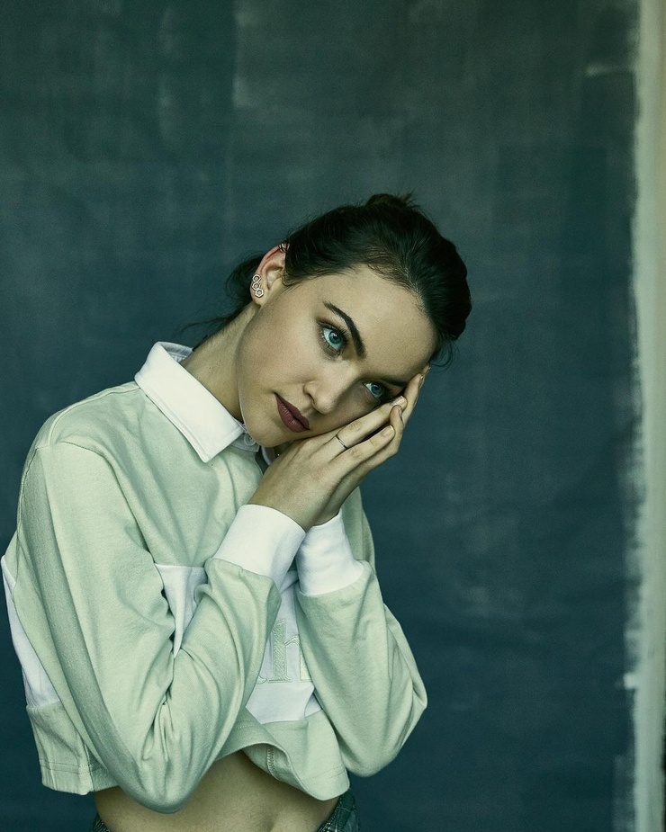 Violett Beane