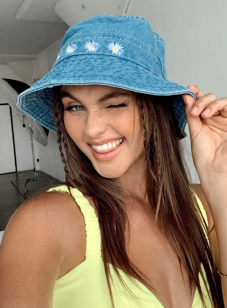 Lily Easton Lily Easton