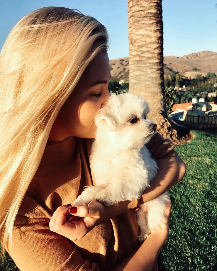 Ava Sambora