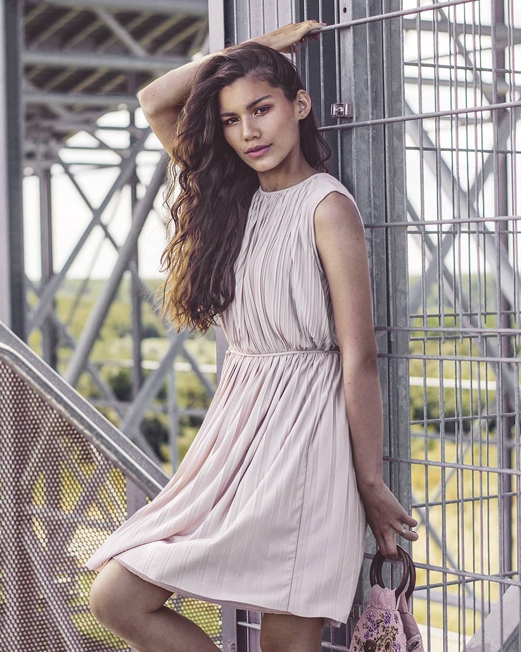 Lois Delinyah