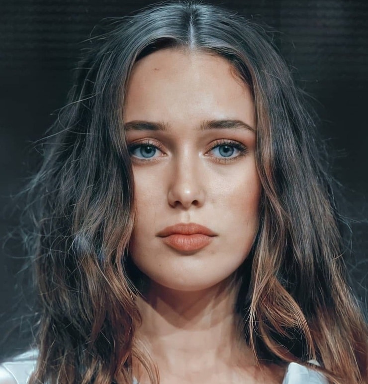 Picture of Alycia Debnam Carey