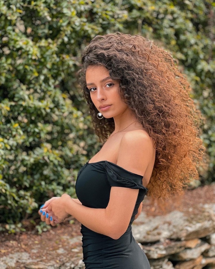 Débora Gomes Débora Gomes