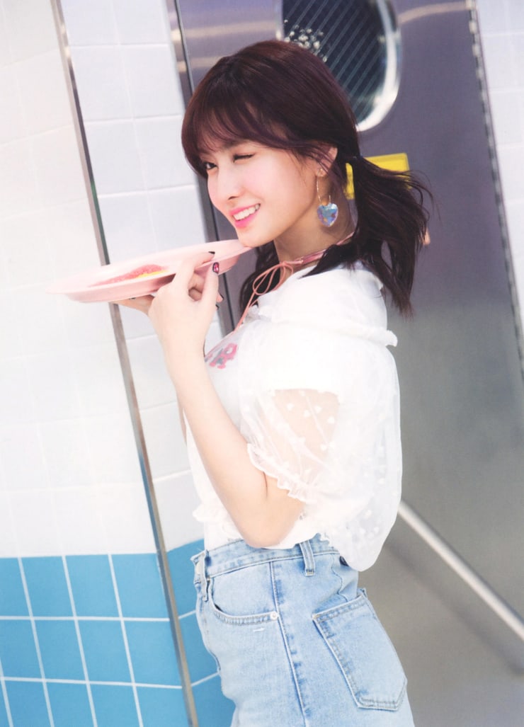 Hirai Momo