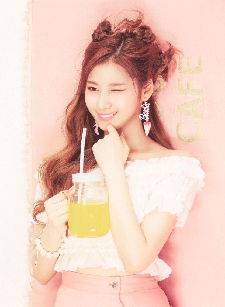 Picture of Minatozaki Sana