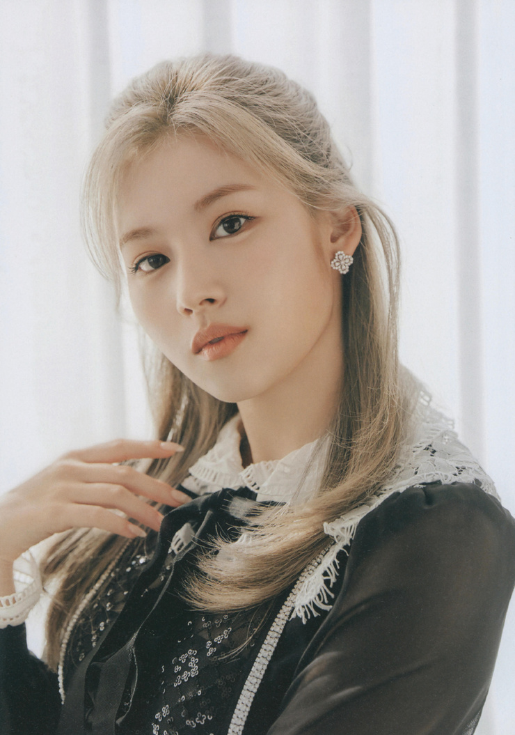 Minatozaki Sana Minatozaki Sana