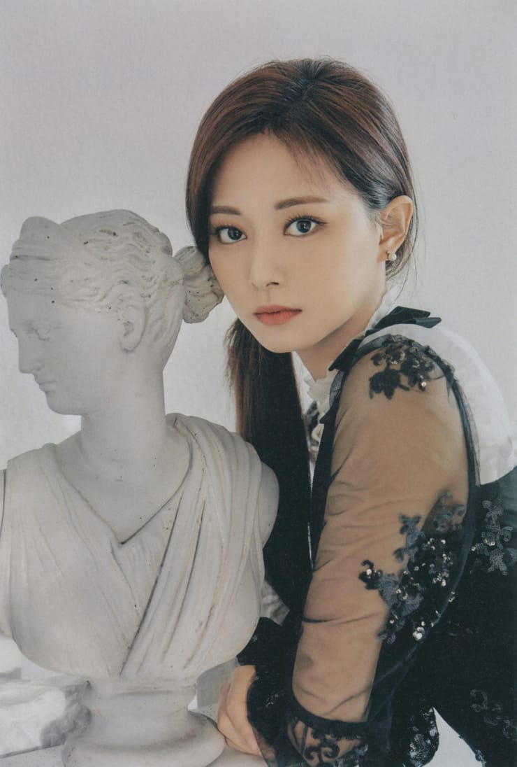 Chou Tzu-yu (Tzuyu) Chou Tzu-yu (Tzuyu)