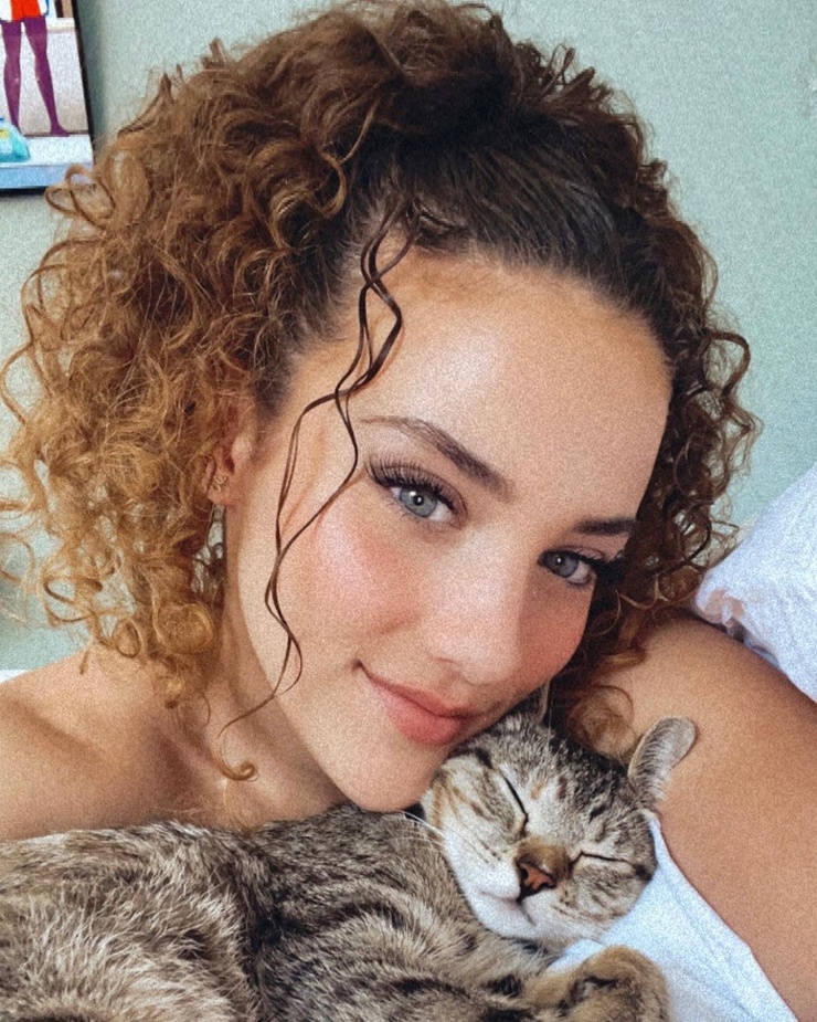 Sofie Dossi