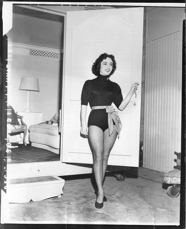 Elizabeth Taylor Elizabeth Taylor