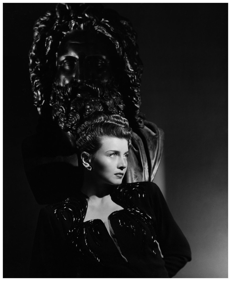 Lénore Aubert