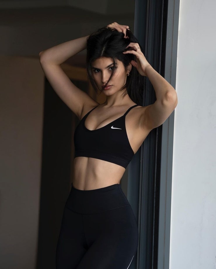 Yael Cohen (model)