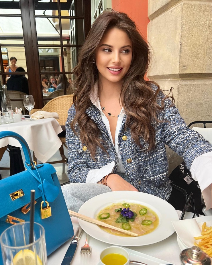 Carina Zavline