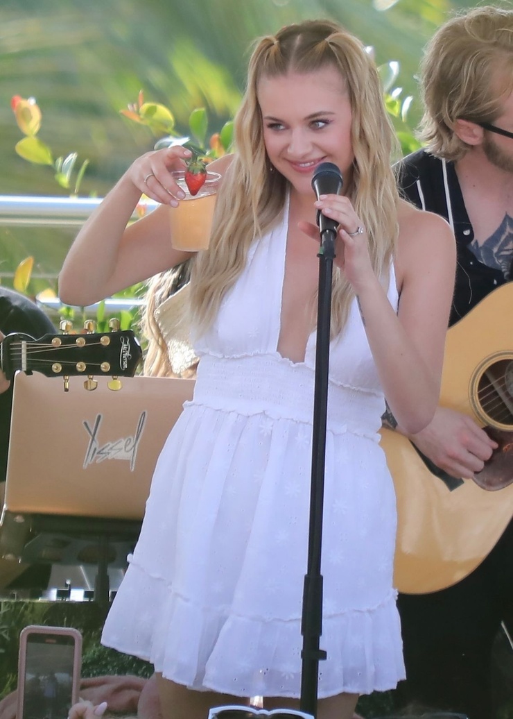 Kelsea Ballerini