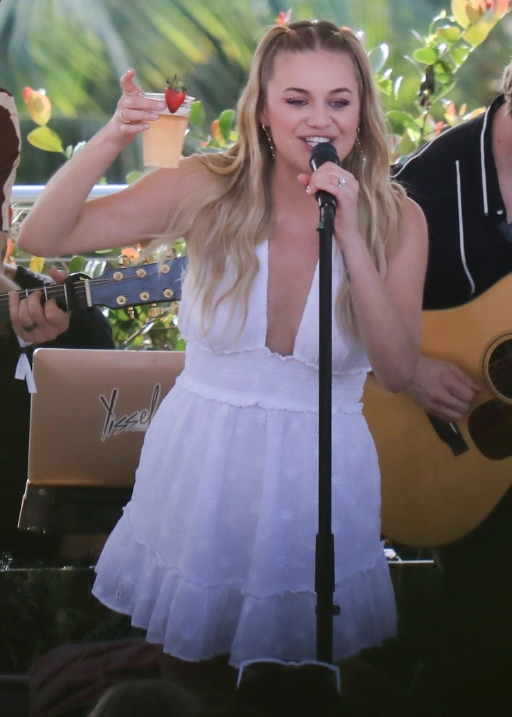 Kelsea Ballerini