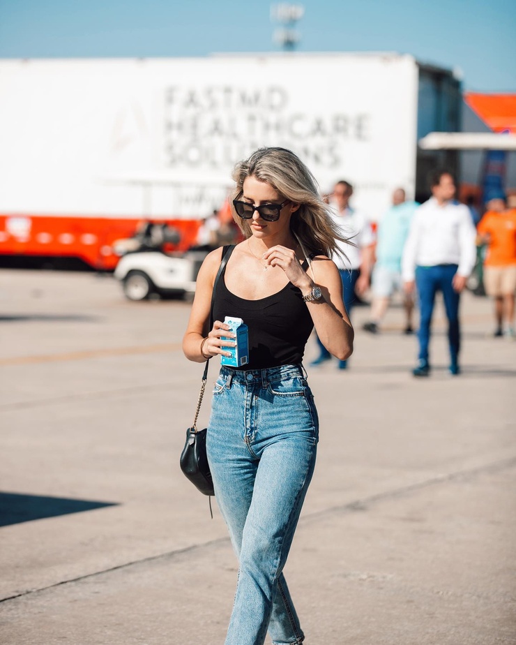 Lindsay Brewer Lindsay Brewer