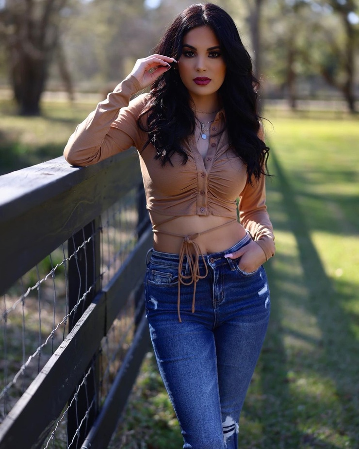 Felisia Hernandez Felisia Hernandez