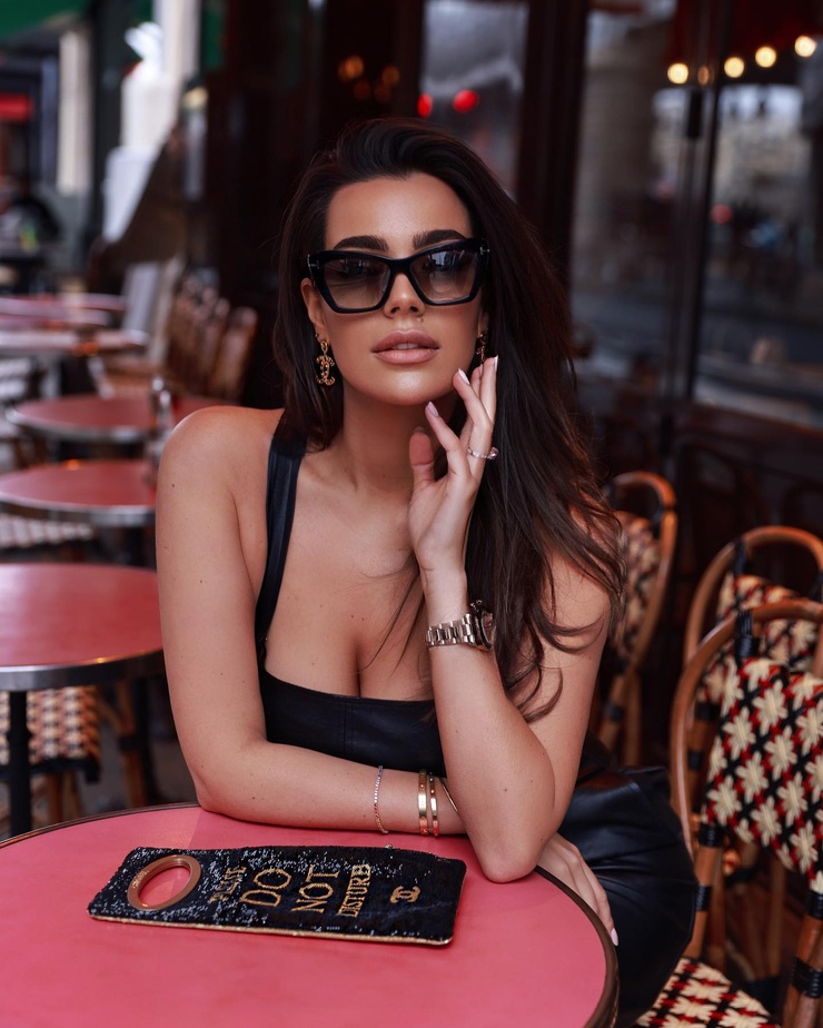 Nadine Mirada