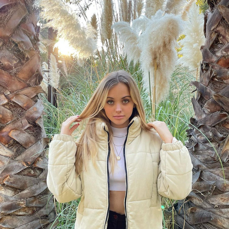 Isabella Betwee