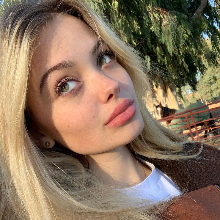 Isabella Betwee