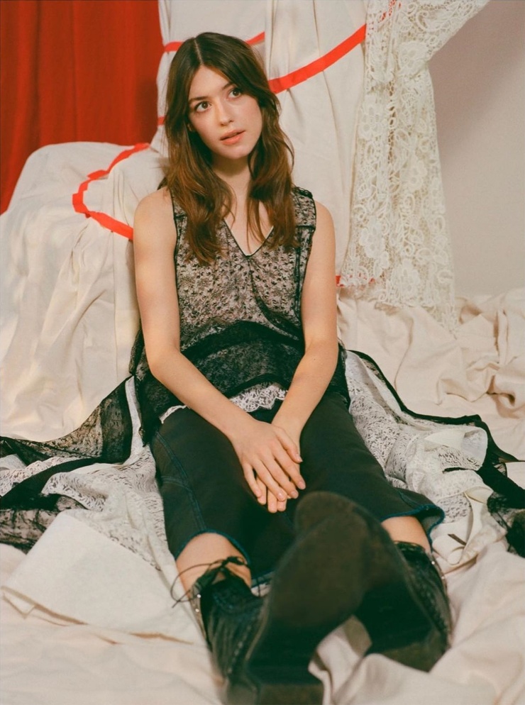 Daisy Edgar-Jones Daisy Edgar-Jones