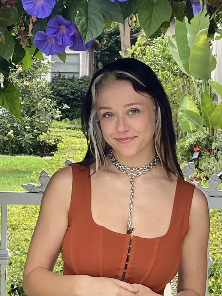 Image of Sabrina Nichole.