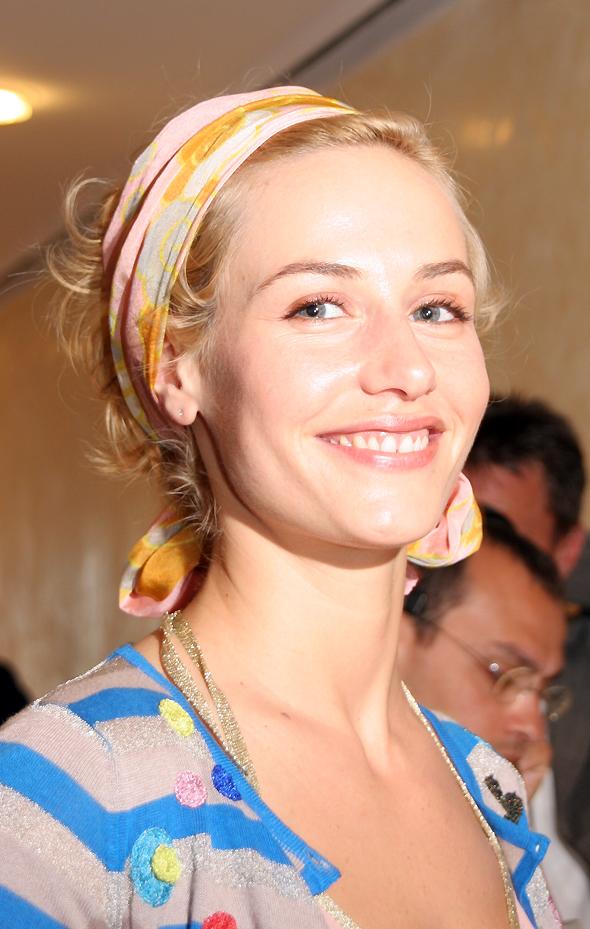 Cécile De France