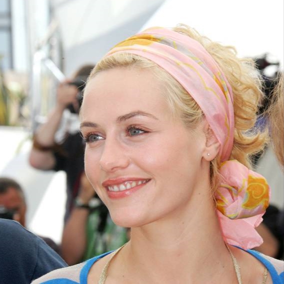 Cécile De France