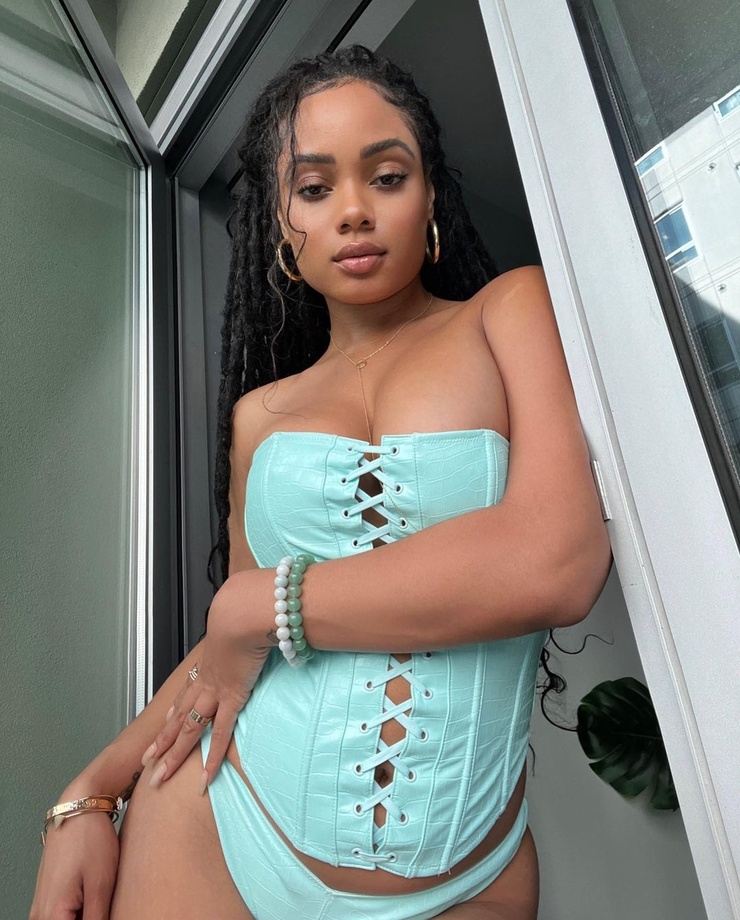 Essence Tatiana