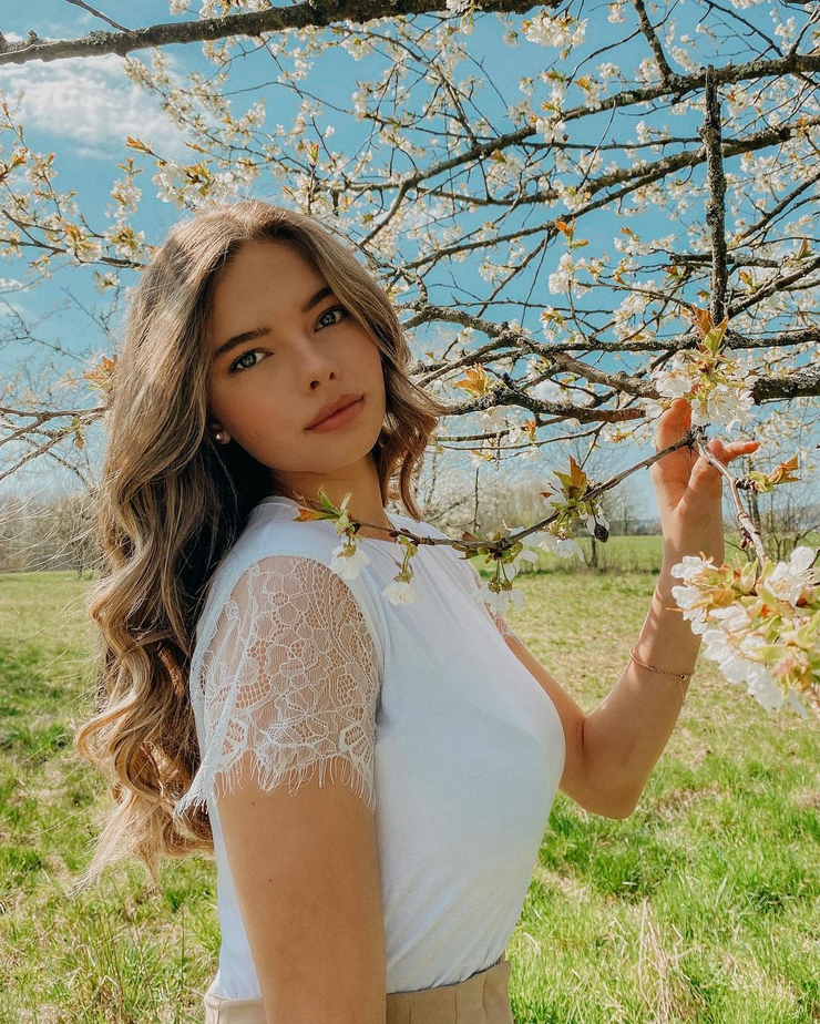 Elena Stein
