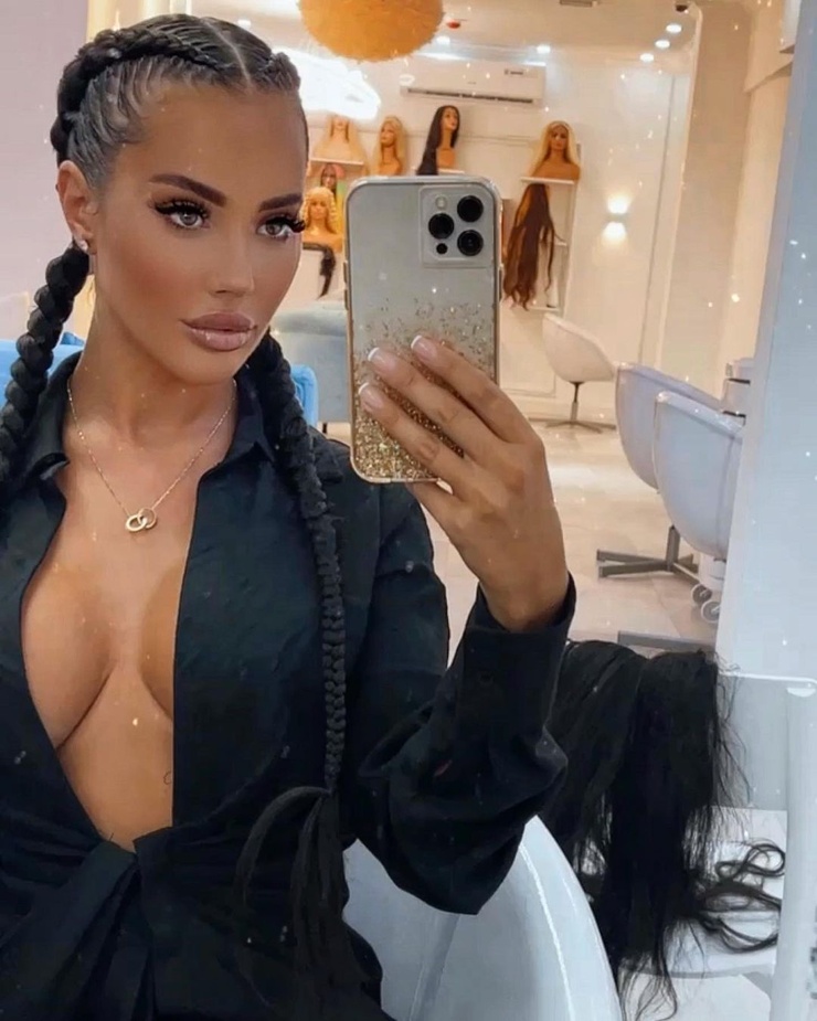 Yazmin Oukhellou