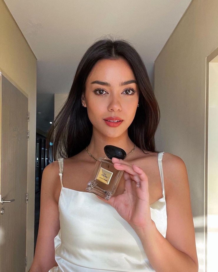 Amanda Obdam Amanda Obdam