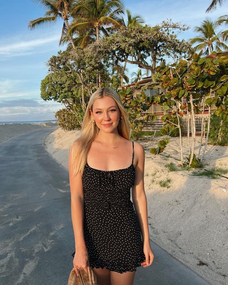 Ava Sambora