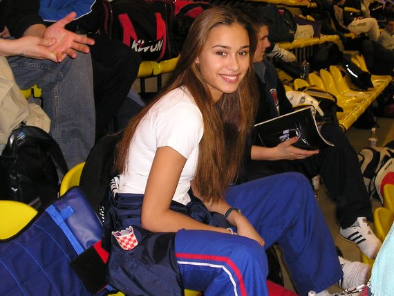 Lara Banely