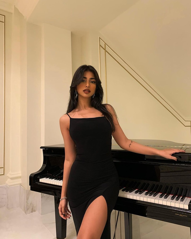 Iffat Marashi