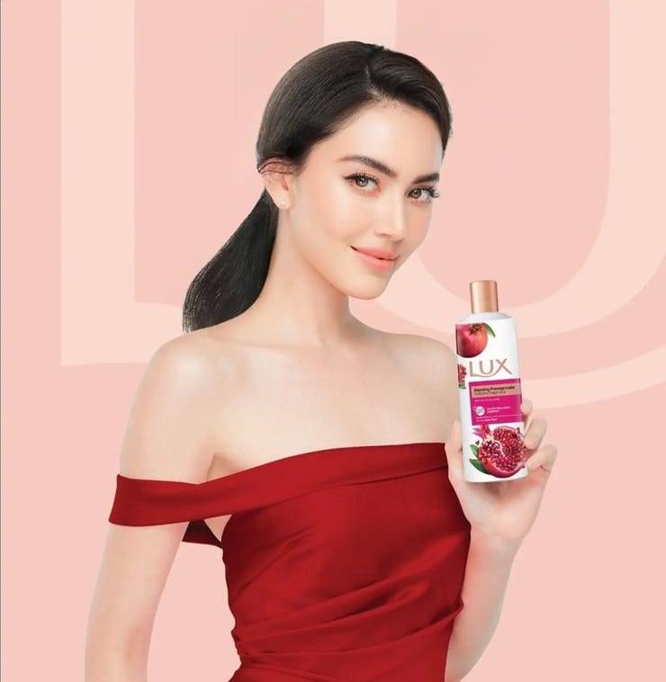 Davika Hoorne Davika Hoorne