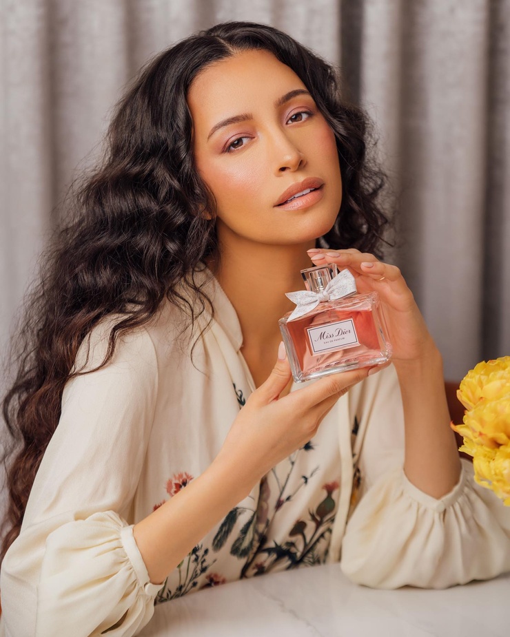 Christian Serratos Christian Serratos