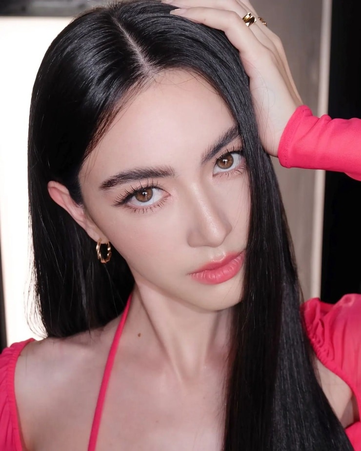 Davika Hoorne Davika Hoorne