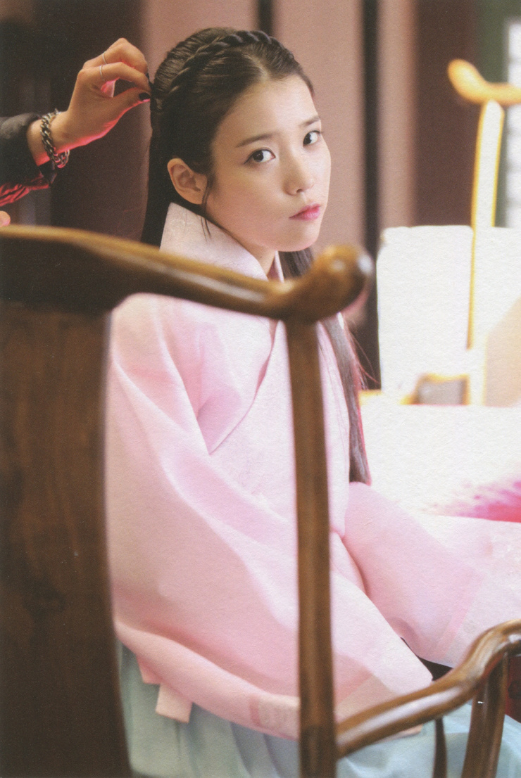 IU