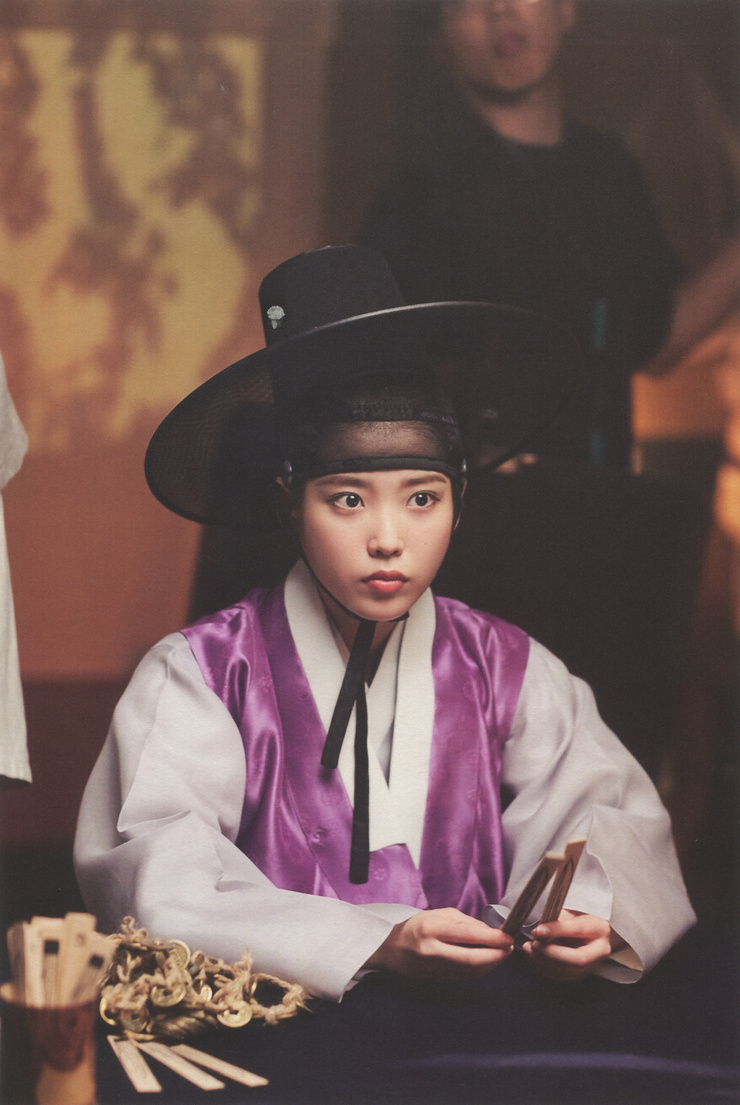 IU