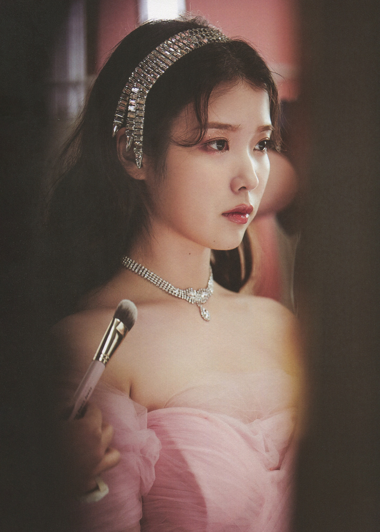 IU