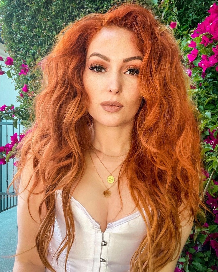 Nicole Simone