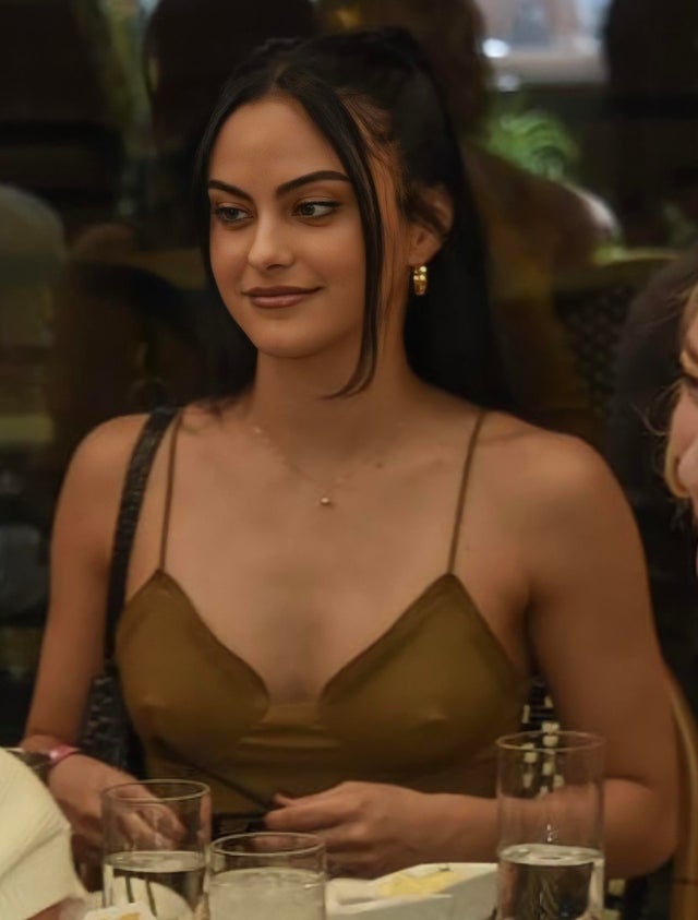 Camila Mendes