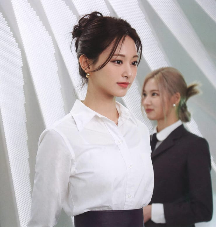 Chou Tzu-yu (Tzuyu) Chou Tzu-yu (Tzuyu)