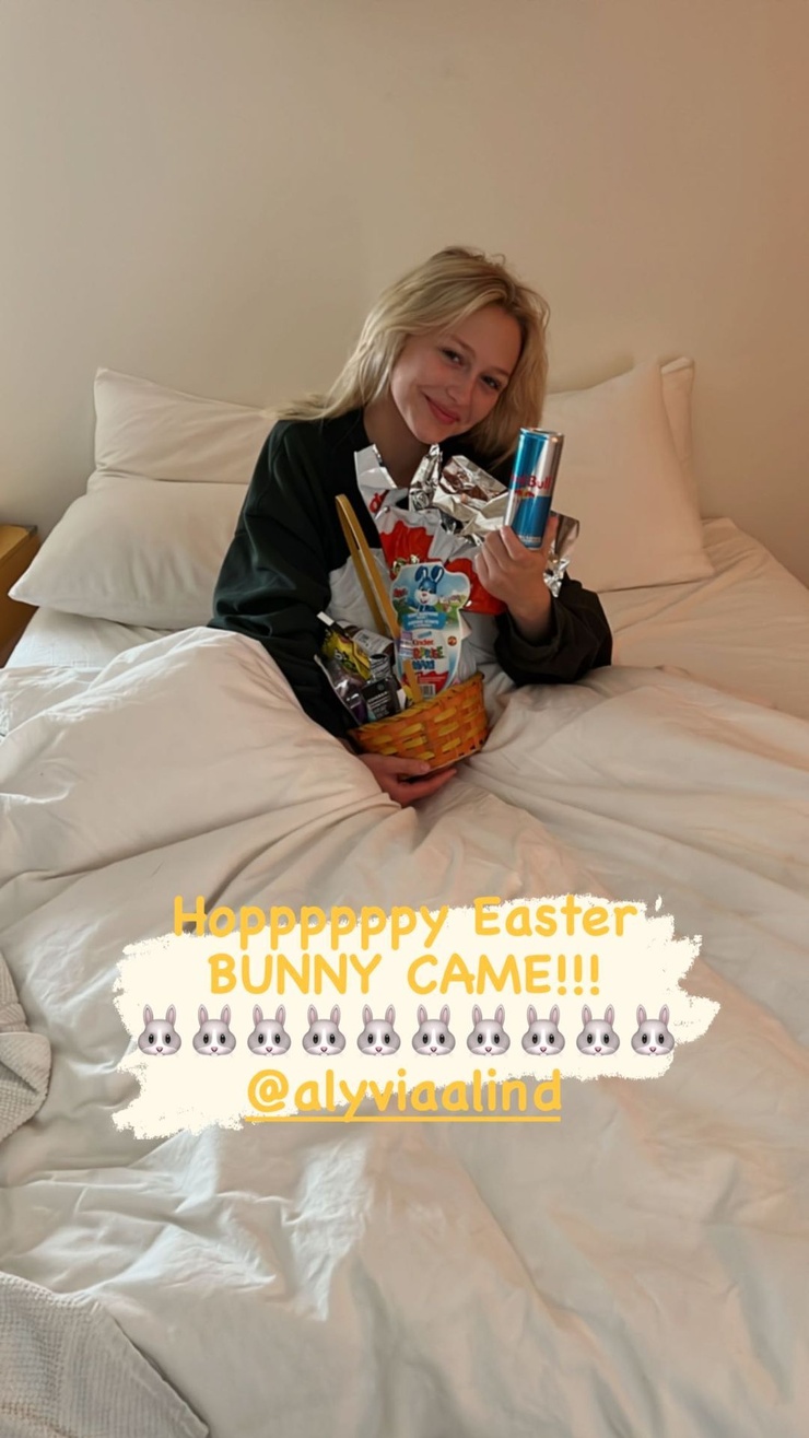 Alyvia Alyn Lind