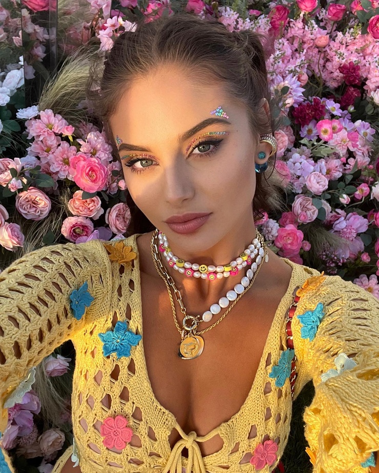 Carina Zavline Carina Zavline