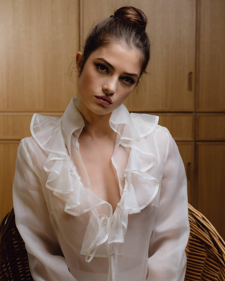 Eve Dumon