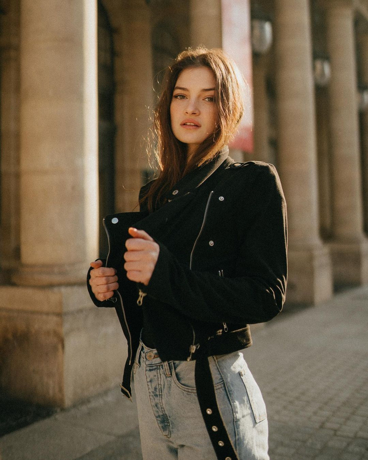 Eve Dumon