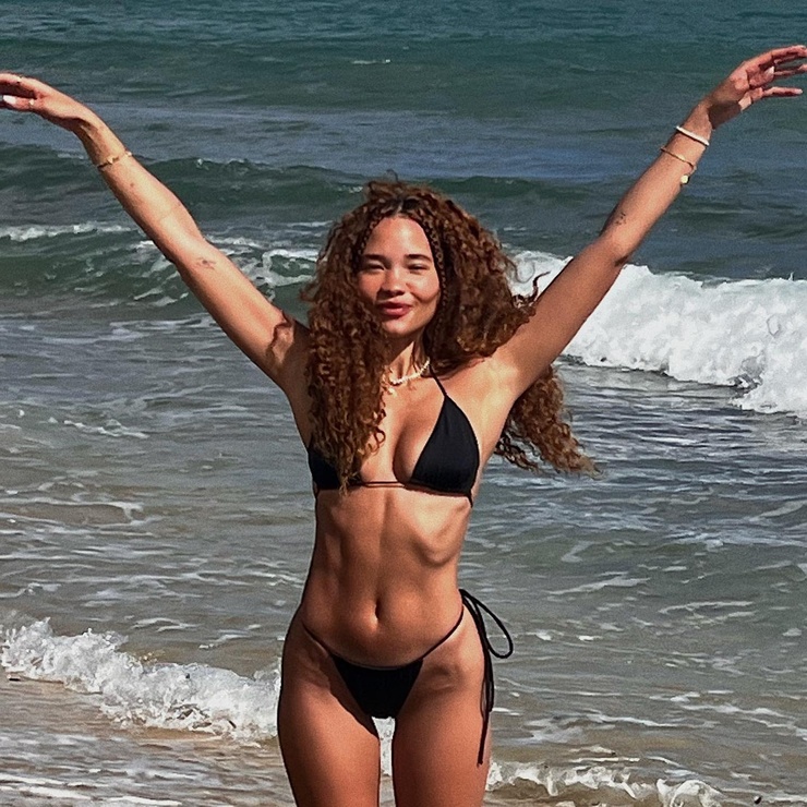 Ashley Moore (2) Ashley Moore (2)