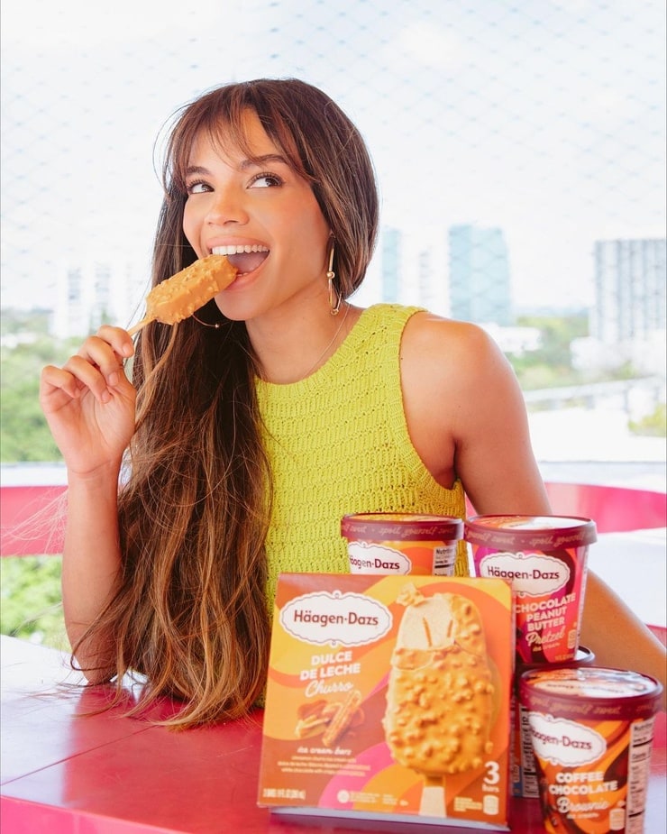 Leslie Grace