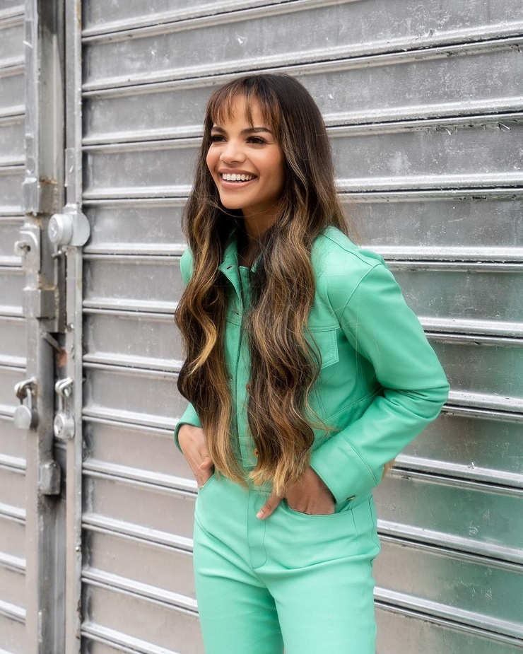 Leslie Grace
