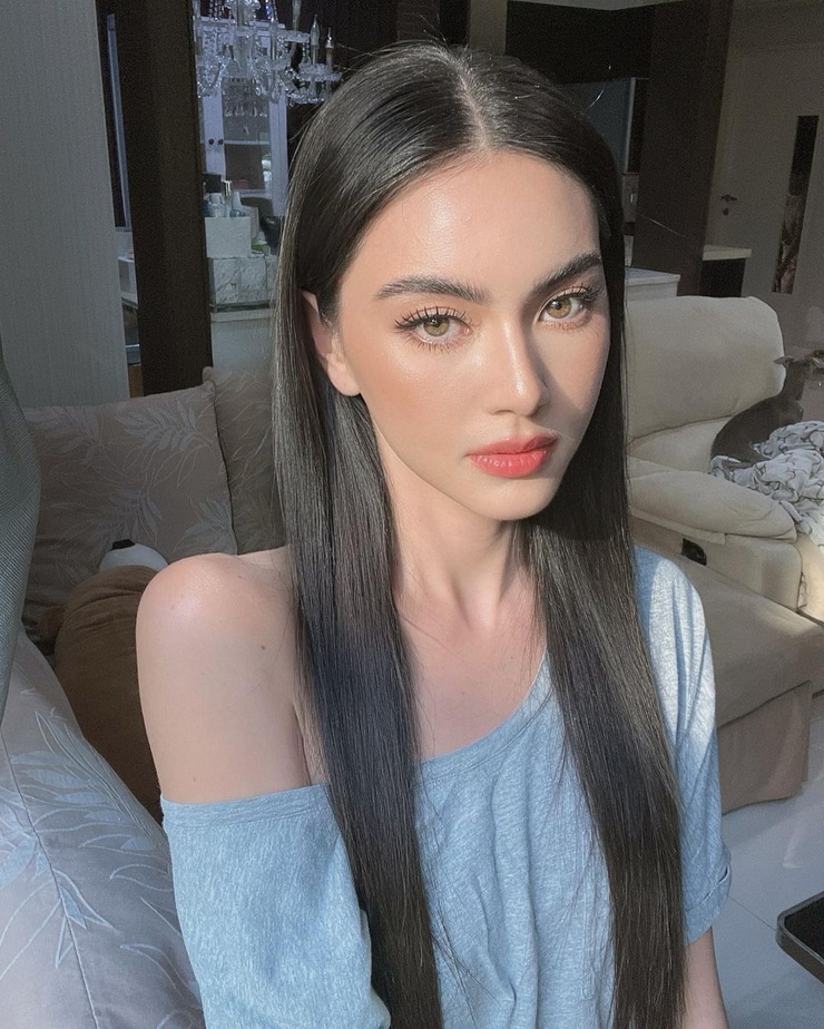 Davika Hoorne Davika Hoorne